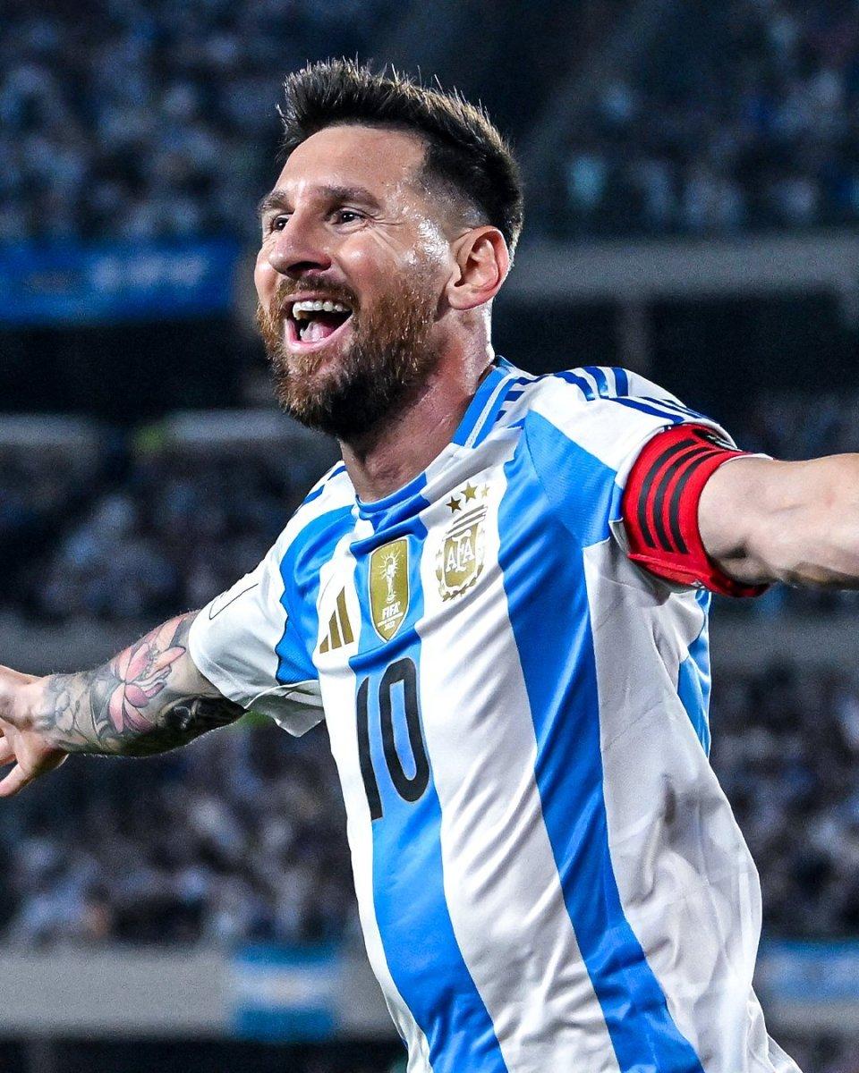 Sports Memorabilia - Messi - Original